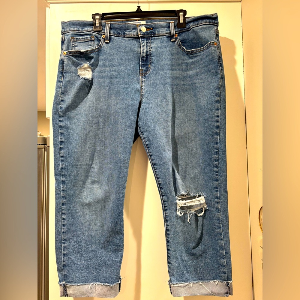 Denizen from Levis Women's Blue Distressed Jean Cropped/capris size 14 NWOT